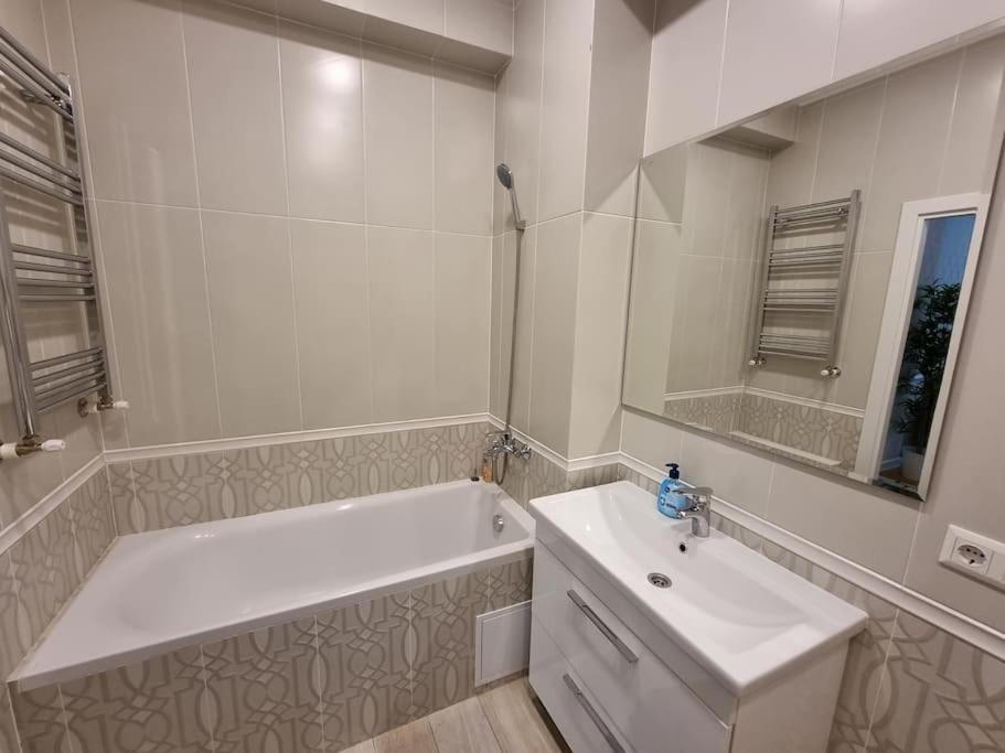 Grand Excelent New Ultra Central Apartments คีชีเนา ภายนอก รูปภาพ